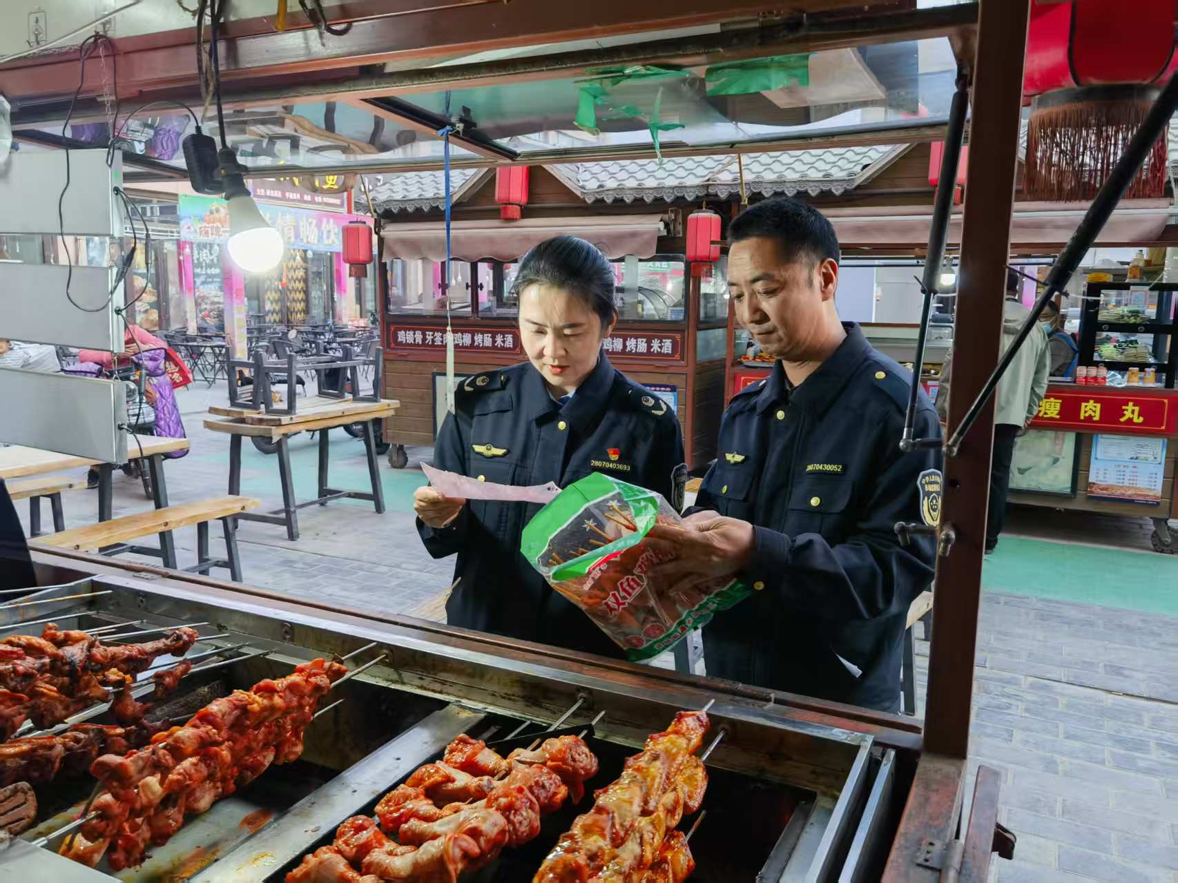甘肅省臨澤縣市場(chǎng)監(jiān)管局多舉措規(guī)范預(yù)包裝食品與散裝食品標(biāo)簽標(biāo)識(shí)經(jīng)營(yíng)行為